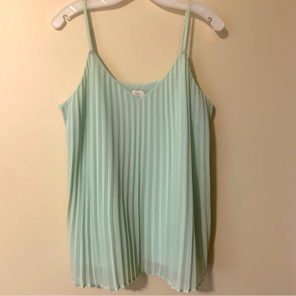 a new day Tops - Sea foam/green pleated loose fitting blouse size large EUC‎